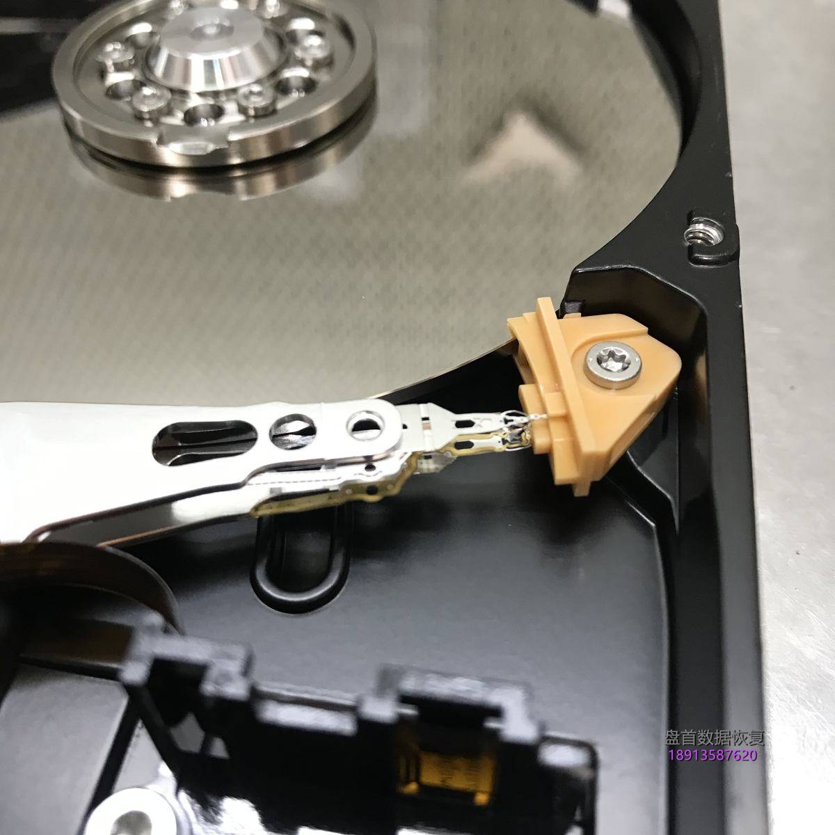 电脑主机箱被踢倒了导致WD3200AAJS台式机硬盘损坏进行开盘数据恢复成功