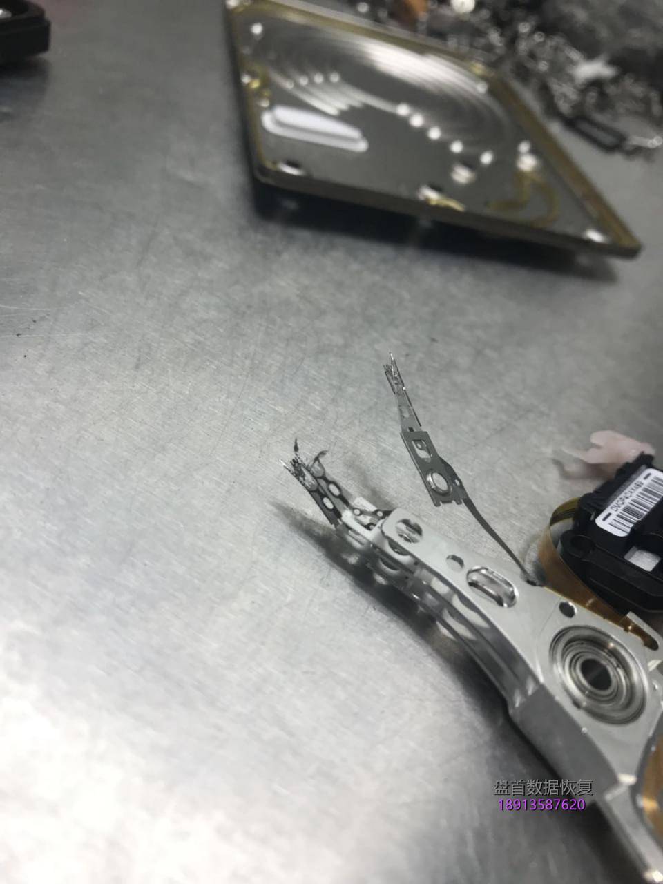 成功恢复WD250G笔记本硬盘摔坏盘体严重变形