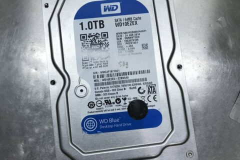 WD10EZEX-22BN5A0通电咔咔响识别不到磁头损坏开盘数据恢复