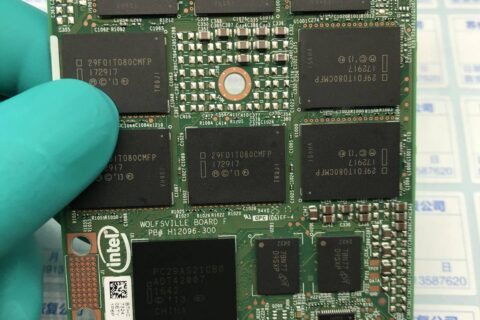 英特尔S3610 1.6T掉盘无法识别SSD在BIOS里显示0容量磁盘管理显示未初始化分区
