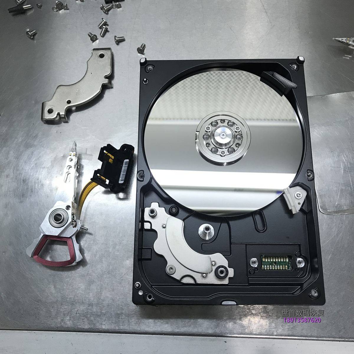 WD10EZEX-22BN5A0通电咔咔响识别不到磁头损坏开盘数据恢复