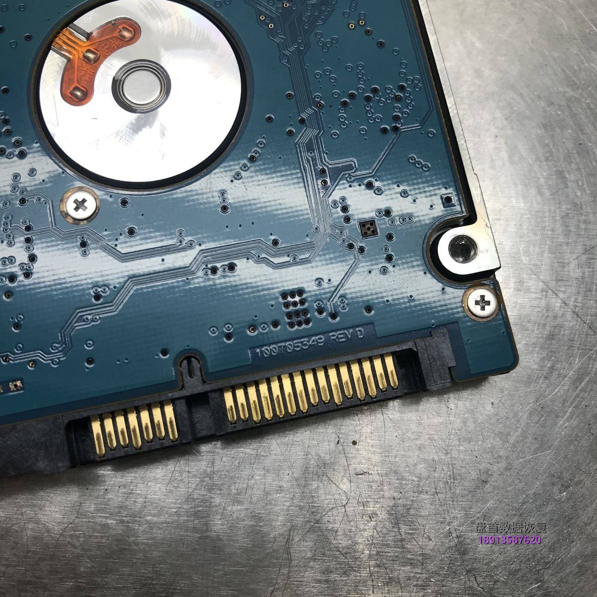 希捷Seagate 500G笔记本SSHD硬盘磁头卡死盘片导致电机无法启转开盘数据恢复成功