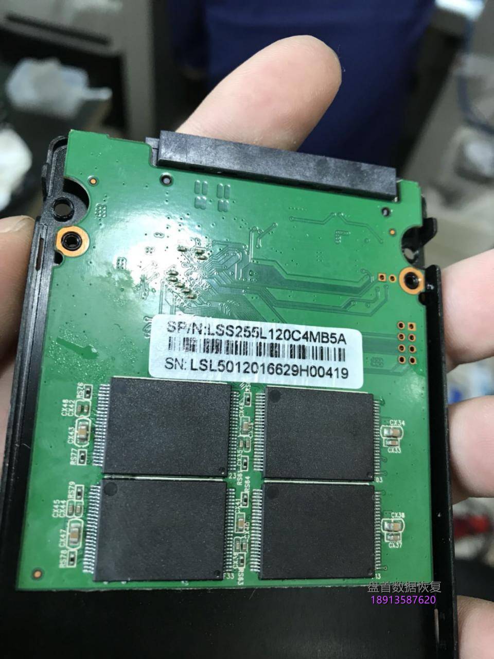 成功恢复120G联想SL500固态硬盘进水后芯片焊接点氧化短路客户通电后烧坏电源控制芯片