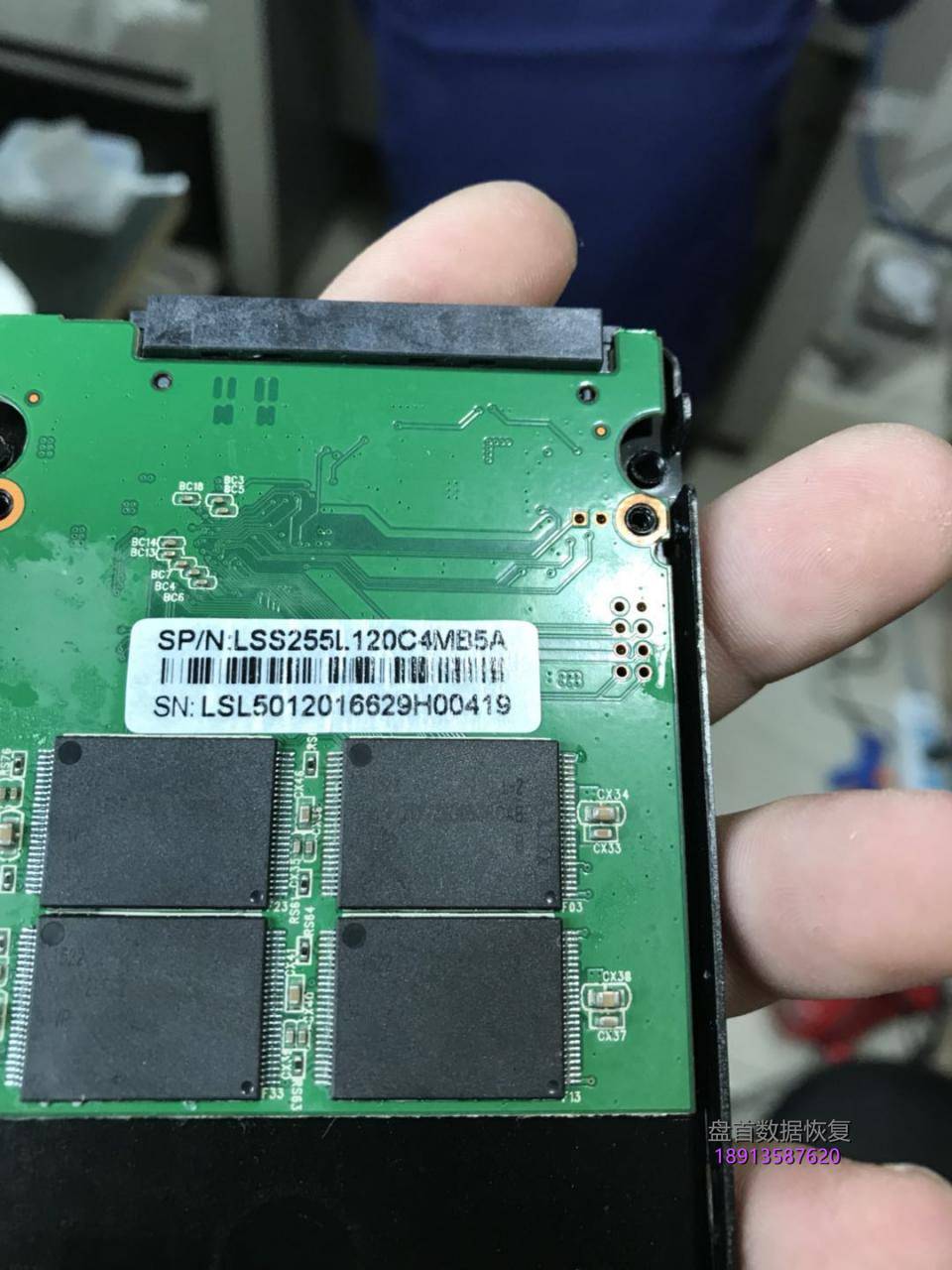 成功恢复120G联想SL500固态硬盘进水后芯片焊接点氧化短路客户通电后烧坏电源控制芯片
