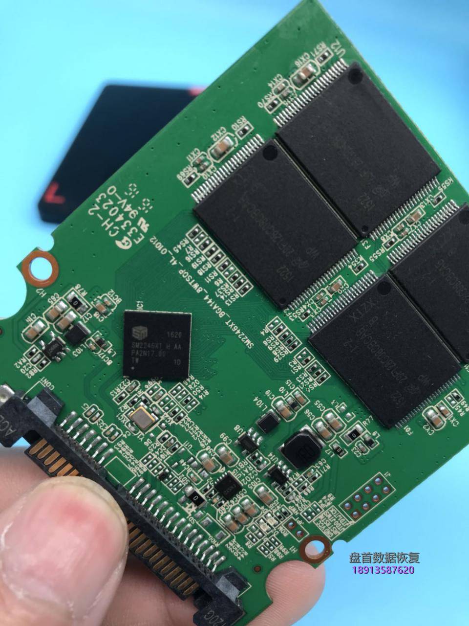 成功恢复120G联想SL500固态硬盘进水后芯片焊接点氧化短路客户通电后烧坏电源控制芯片