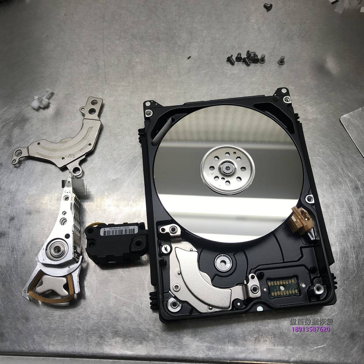 西部数据移动硬盘My Passport Ultra接到电脑里打不开分区,点击盘符电脑卡死